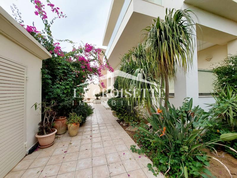 Villa S+6 avec piscine au Lac 2